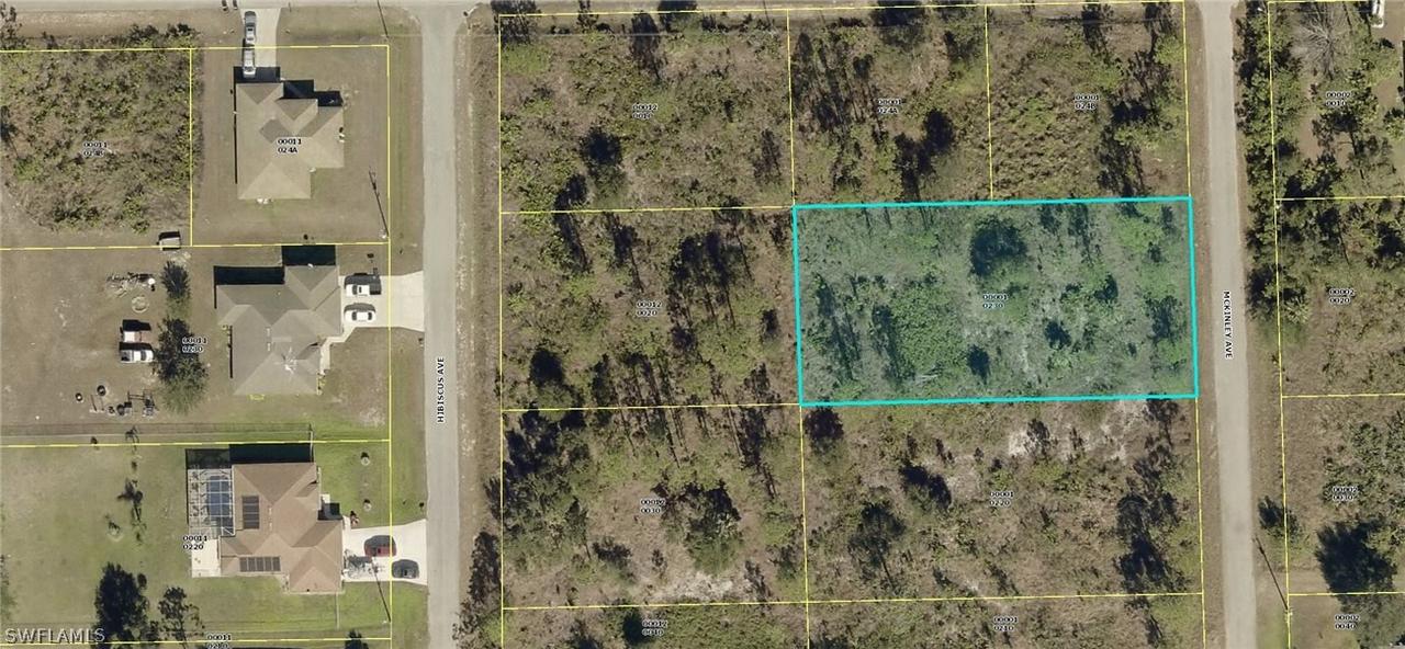 821 Mckinley Ave., Lehigh Acres, FL 33972