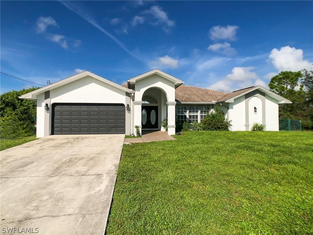 907 Richmond Ave., Lehigh Acres, FL 33972