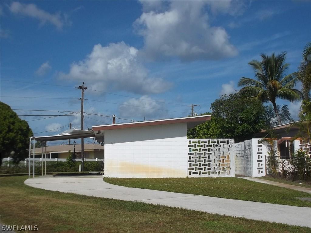 43 Vineyard St., Lehigh Acres, FL 33936