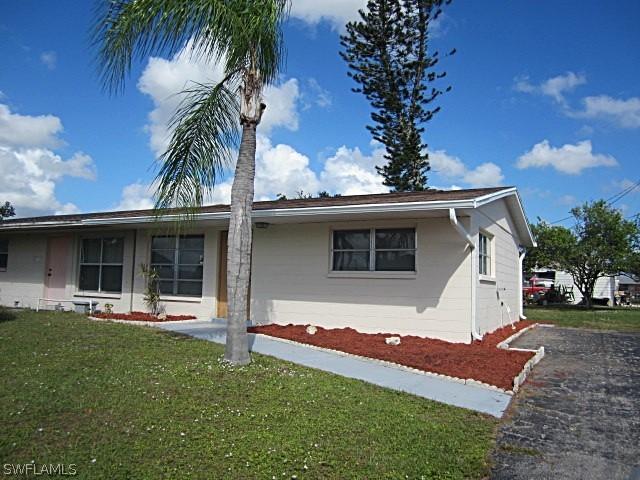 1121 Wesley St., Lehigh Acres, FL 33936