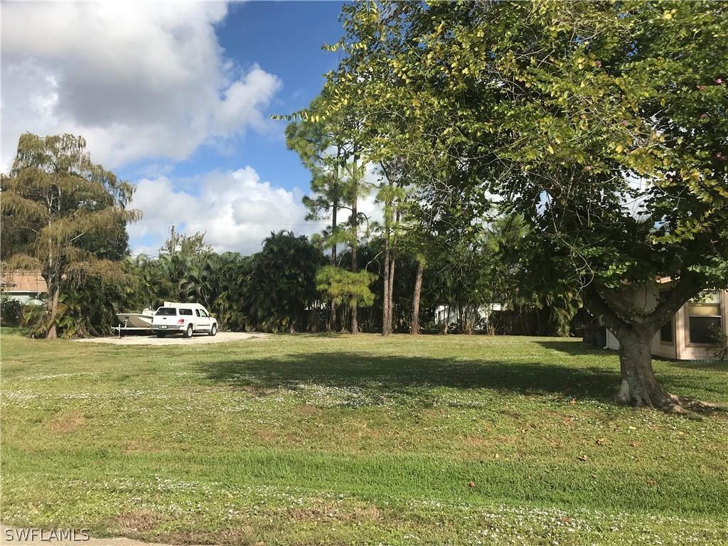 8151 Harrisburg Dr., Fort Myers, FL 33967