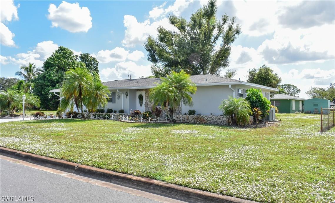 223 Highview Ct., Lehigh Acres, FL 33936