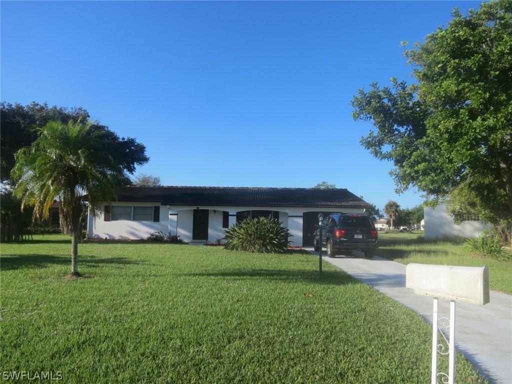 120 Grandview Cir., Lehigh Acres, FL 33936
