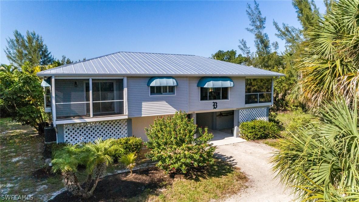 221 Robinwood Cir., Sanibel, FL 33957