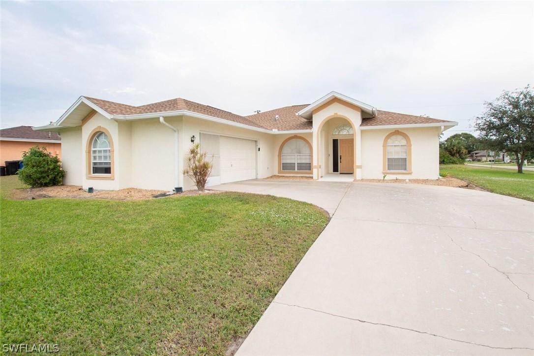 50 Lynne St., Lehigh Acres, FL 33936