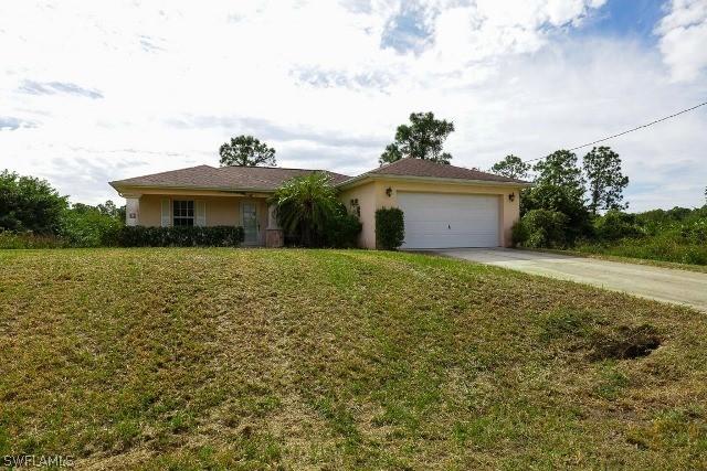 916 Anthony St., Lehigh Acres, FL 33974
