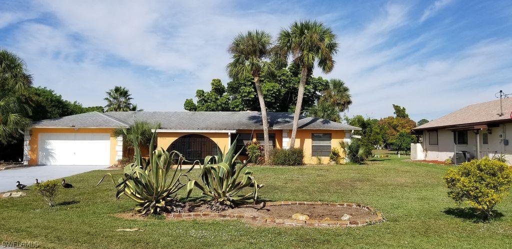 2405 Del Ray Pl., Lehigh Acres, FL 33936