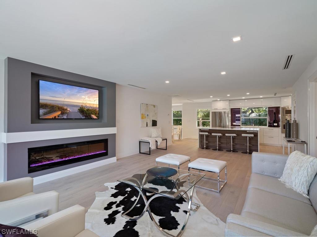 360 10th Ave. #B200, Naples, FL 34102