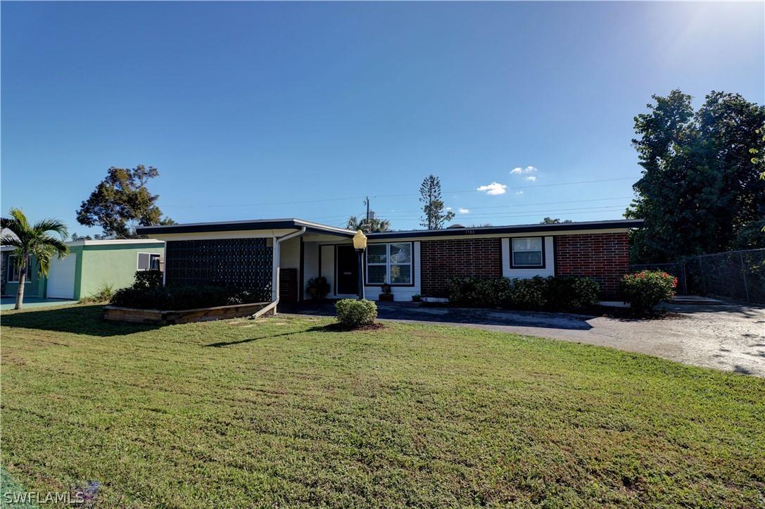 1980 Estey Ave., Naples, FL 34104