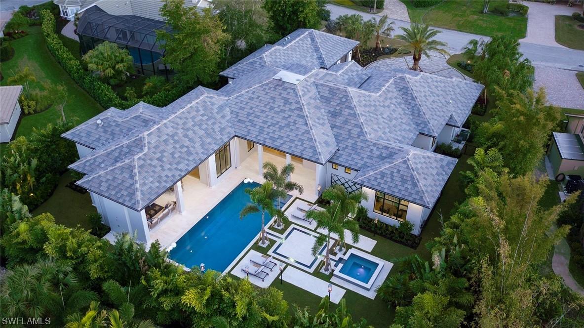 810 Bentwood Dr., Naples, FL 34108