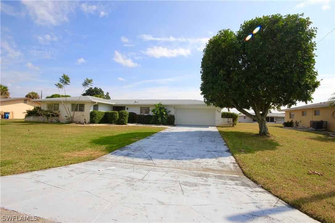 312 Dania St., Lehigh Acres, FL 33936