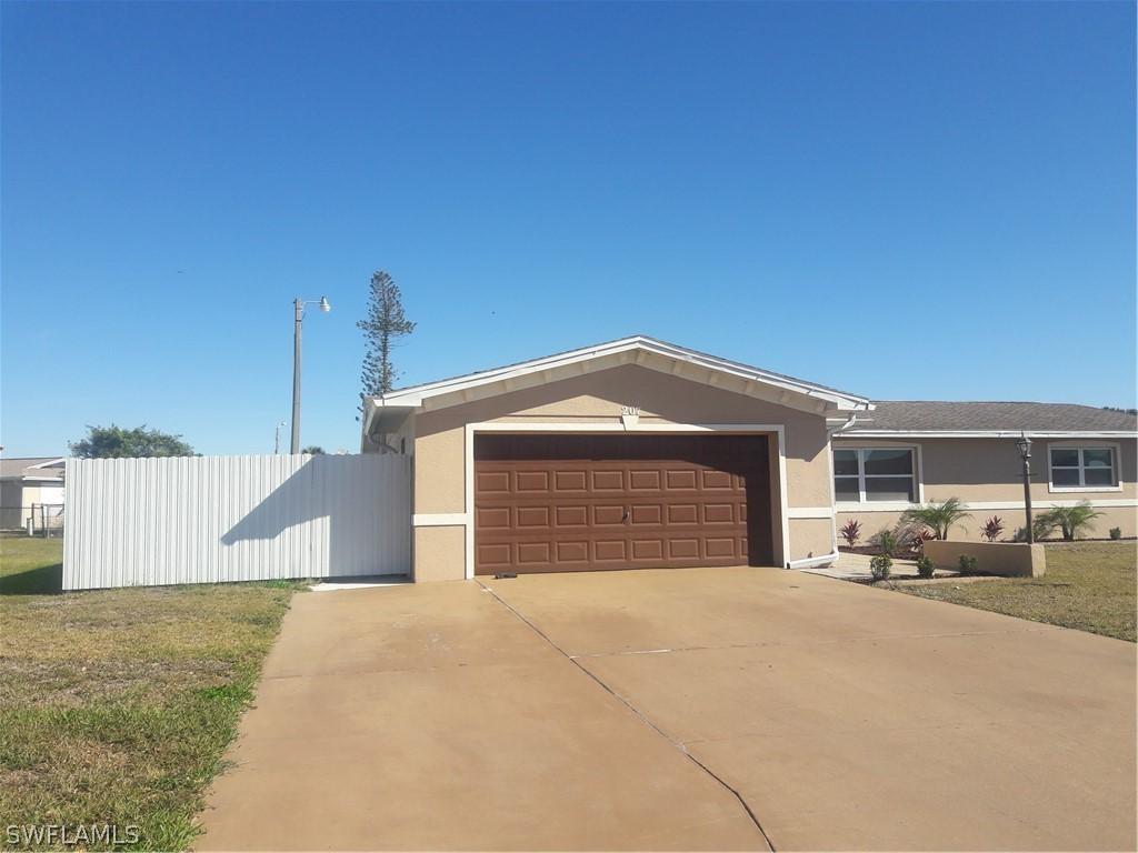 207 Jayview Ave., Lehigh Acres, FL 33936