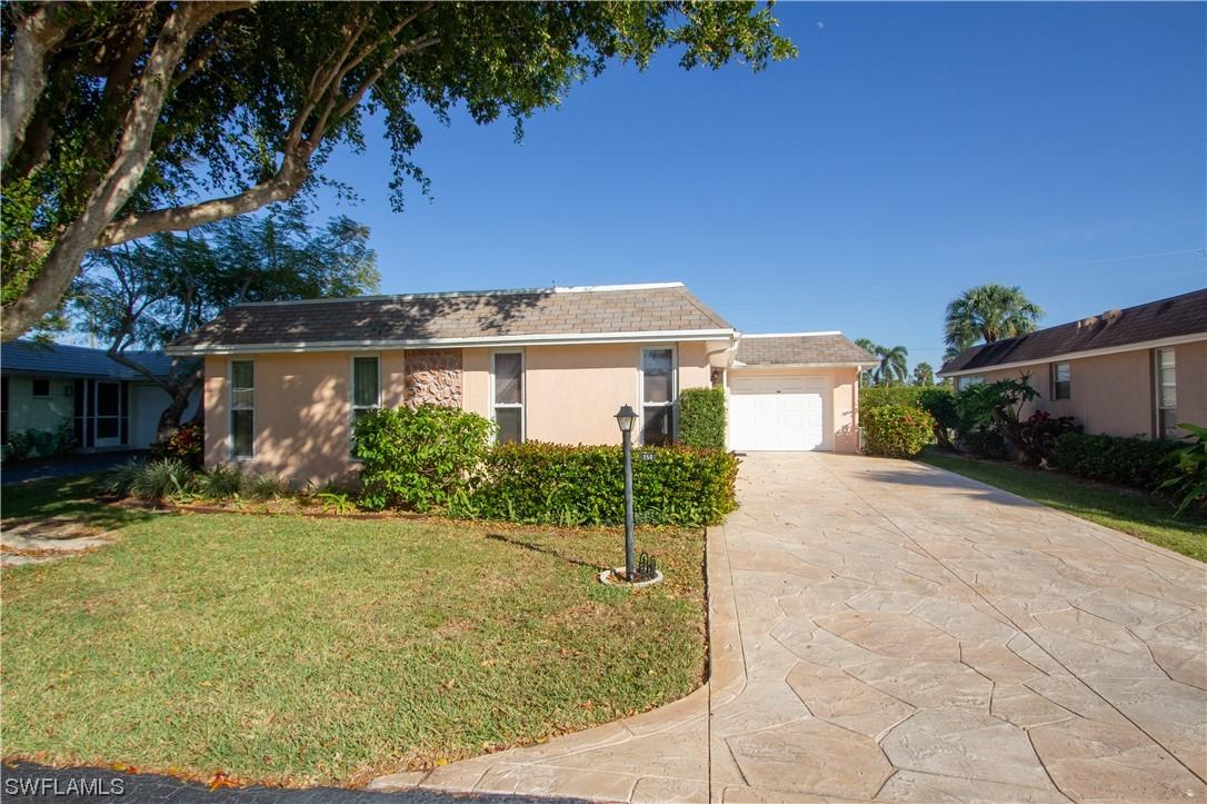 250 Lanchester Ct. #35, Naples, FL 34112