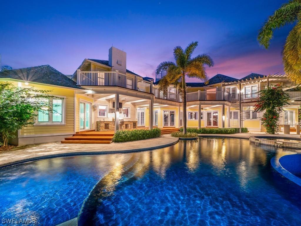 100 Captains Pl., Naples, FL 34102