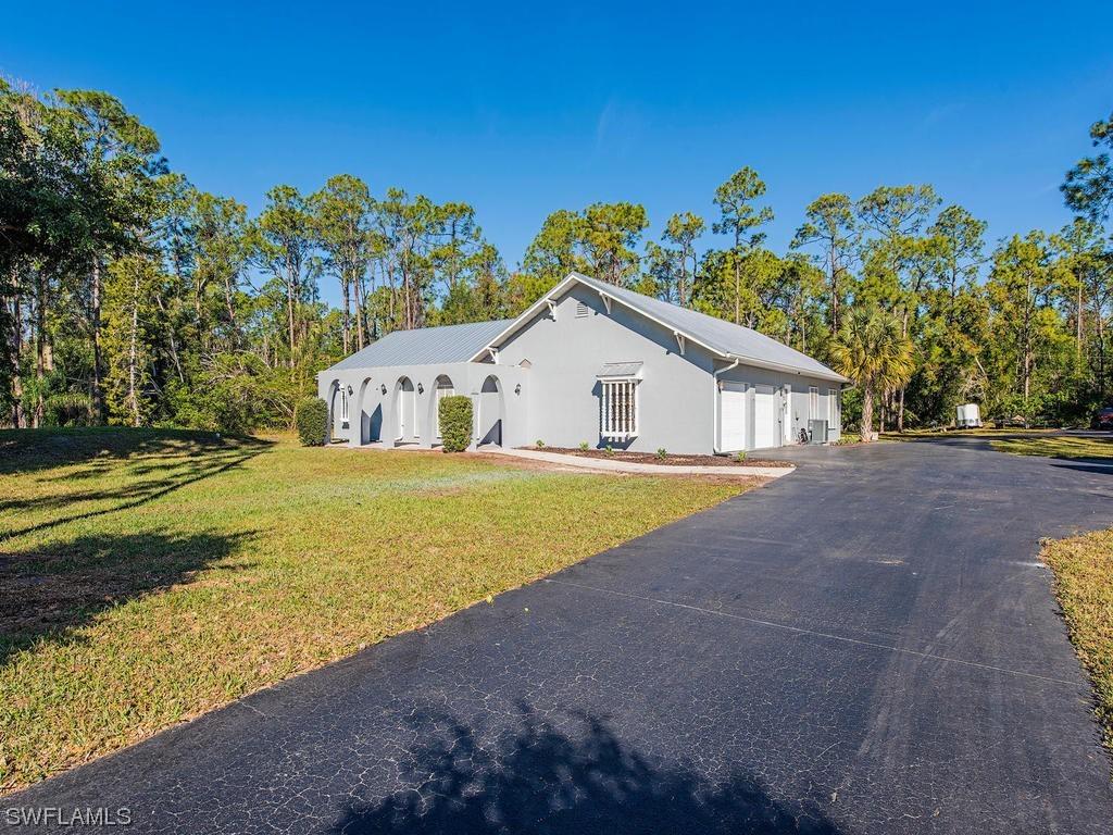 5588 Wendy Ln., Naples, FL 34112