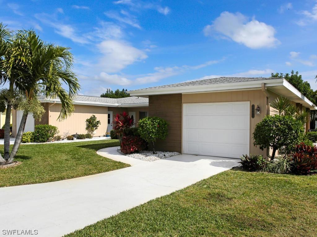 8401 Antigua Ct., Fort Myers, FL 33907