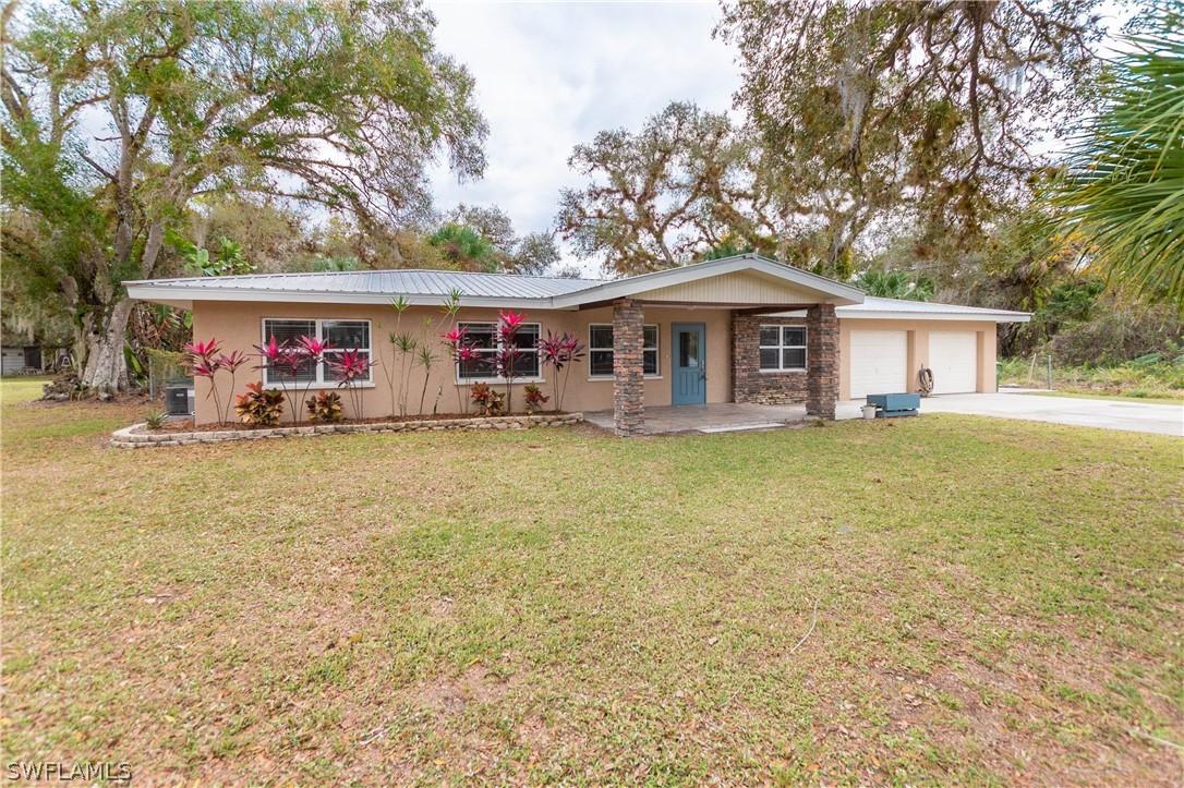 471 E Fort Thompson Ave., Labelle, FL 33935