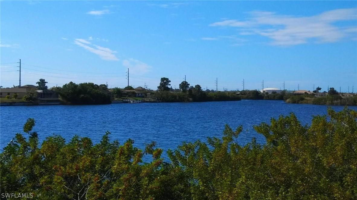 338 NW 25th Ter., Cape Coral, FL 33993