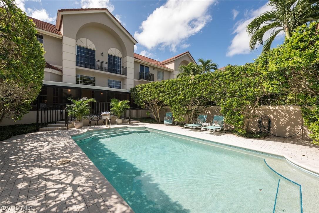 460 10th Ave., Naples, FL 34102