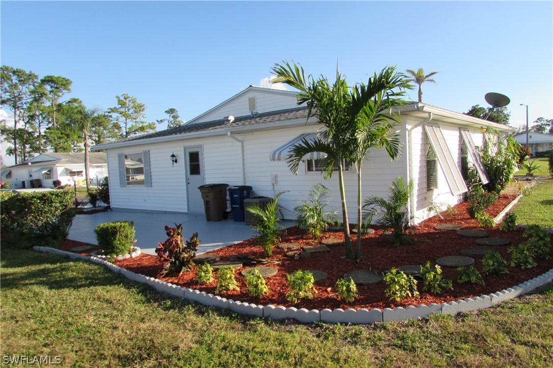 27 Pinewood Blvd., Lehigh Acres, FL 33936