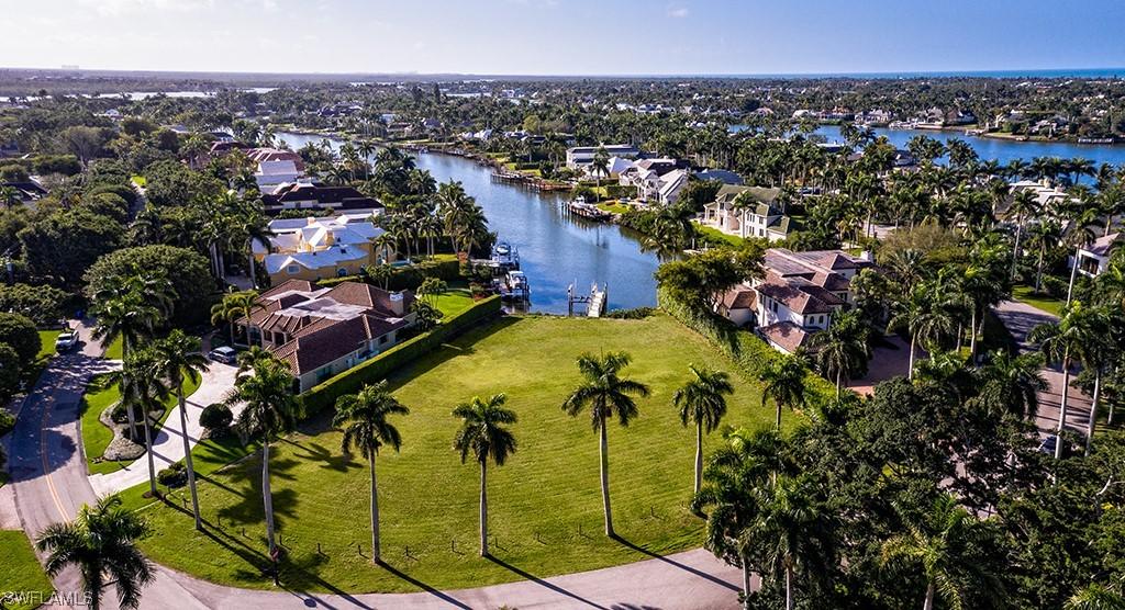 800 Galleon Dr., Naples, FL 34102