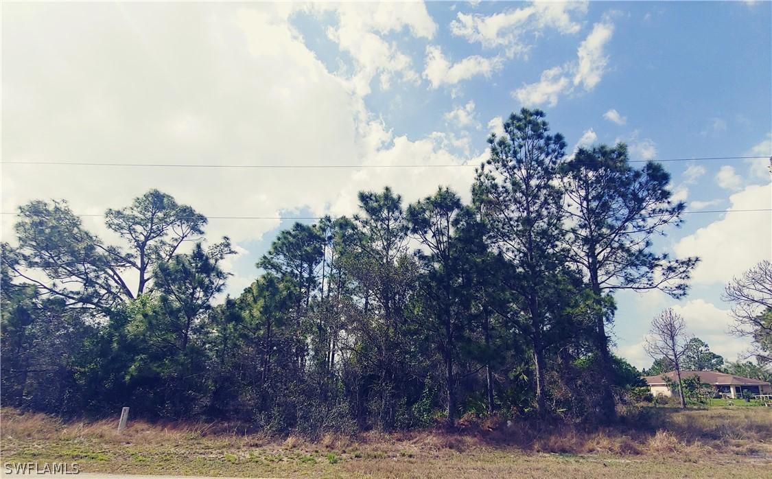 332 Lillon Ave., Lehigh Acres, FL 33974