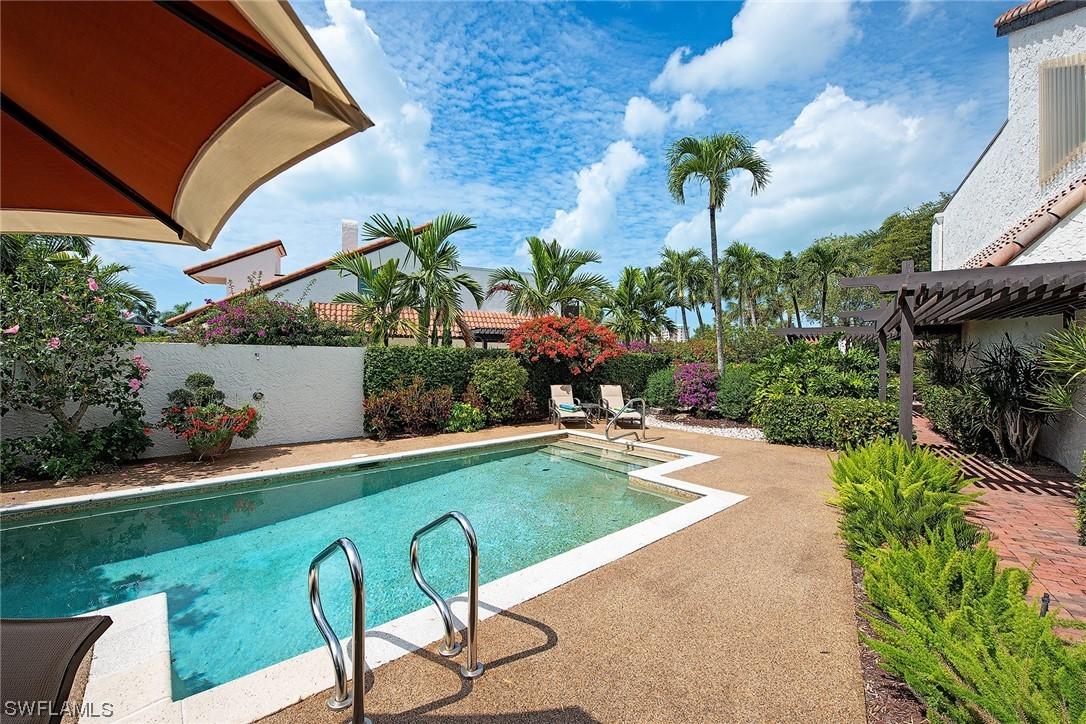 564 Tierra Mar Ln. #17, Naples, FL 34108