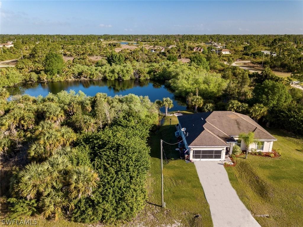 933 Lakeside Dr., Lehigh Acres, FL 33974