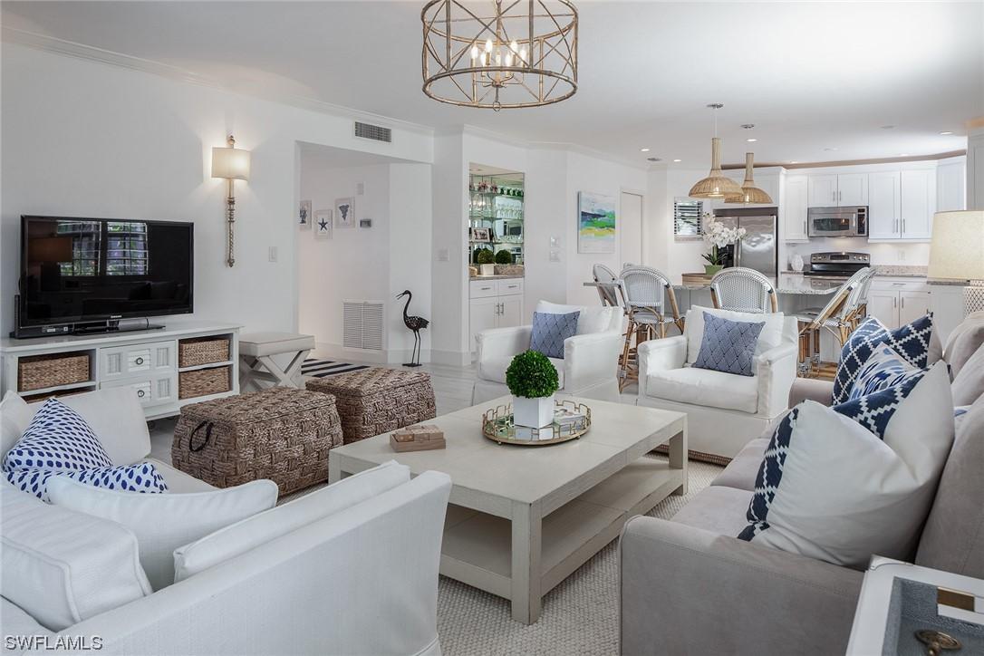 702 West Lake Dr., Naples, FL 34102