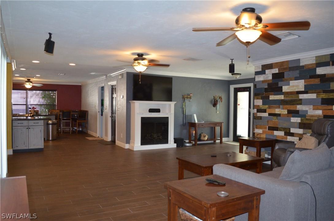 8441 Yorkshire Ln., Fort Myers, FL 33919