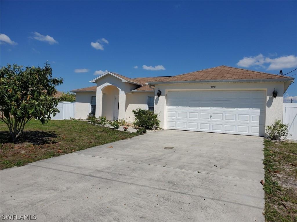 906 Acroft Ave., Lehigh Acres, FL 33971