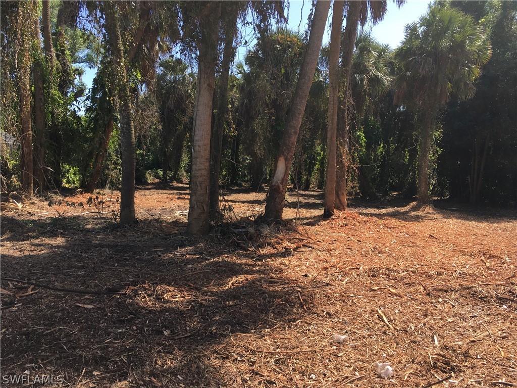 20 Maple Ave., Lehigh Acres, FL 33936