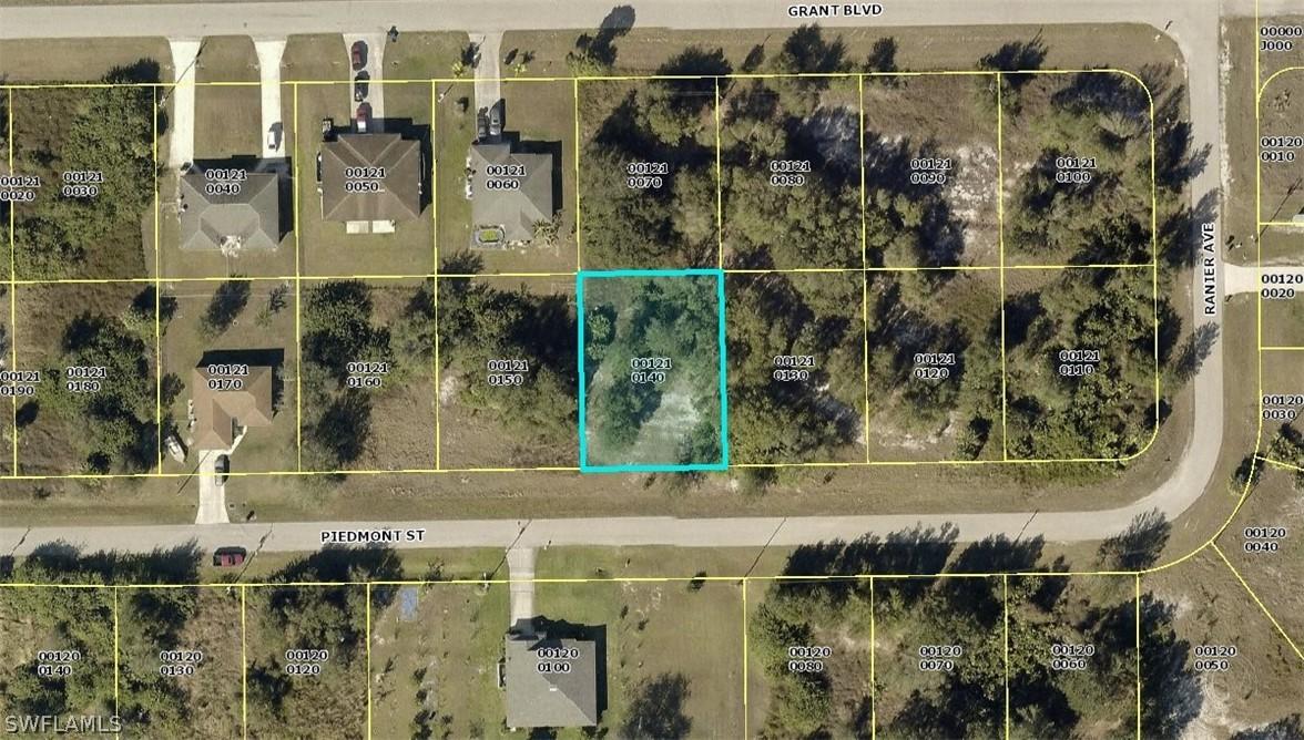 525/527 Piedmont St., Lehigh Acres, FL 33974