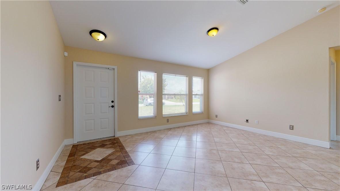 242 SW 34th Ter., Cape Coral, FL 33914