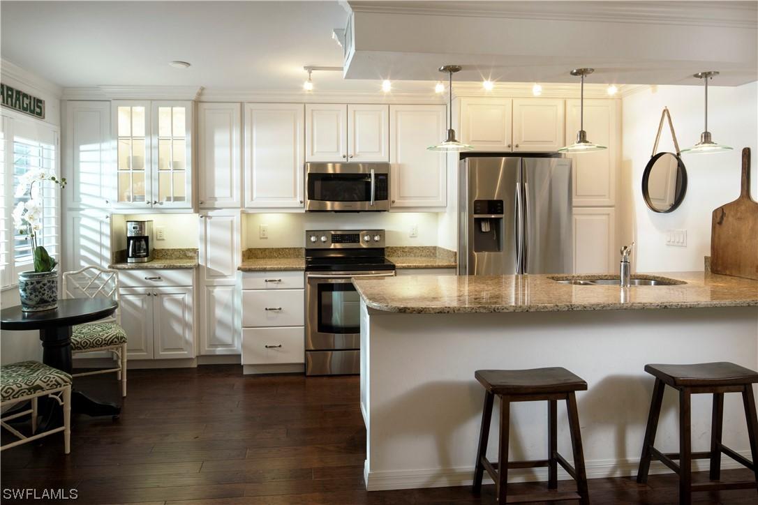 380 4th Ave., Naples, FL 34102