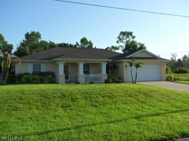 1827 SW 10th Ter., Cape Coral, FL 33991