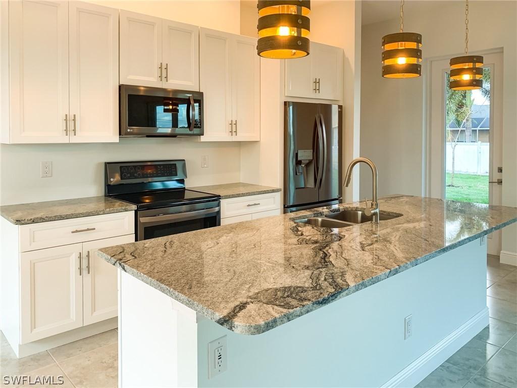 2737 SW 28th Pl., Cape Coral, FL 33914