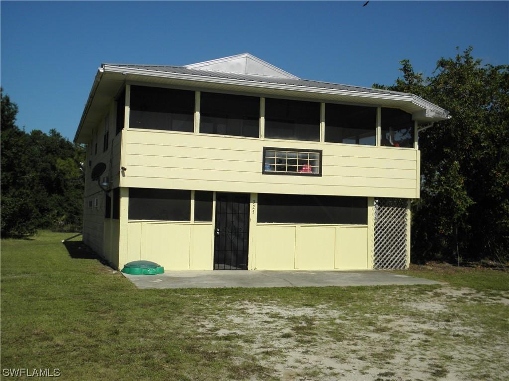 325 Moore Ave., Lehigh Acres, FL 33936