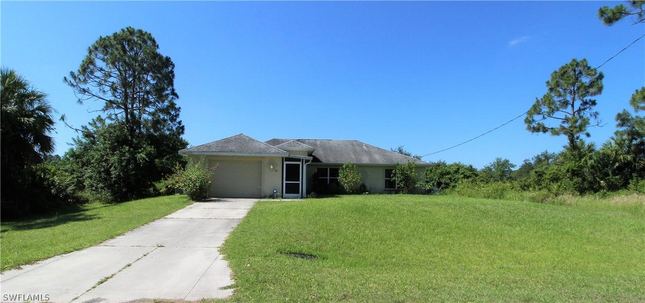 916 Gleason St., Lehigh Acres, FL 33974