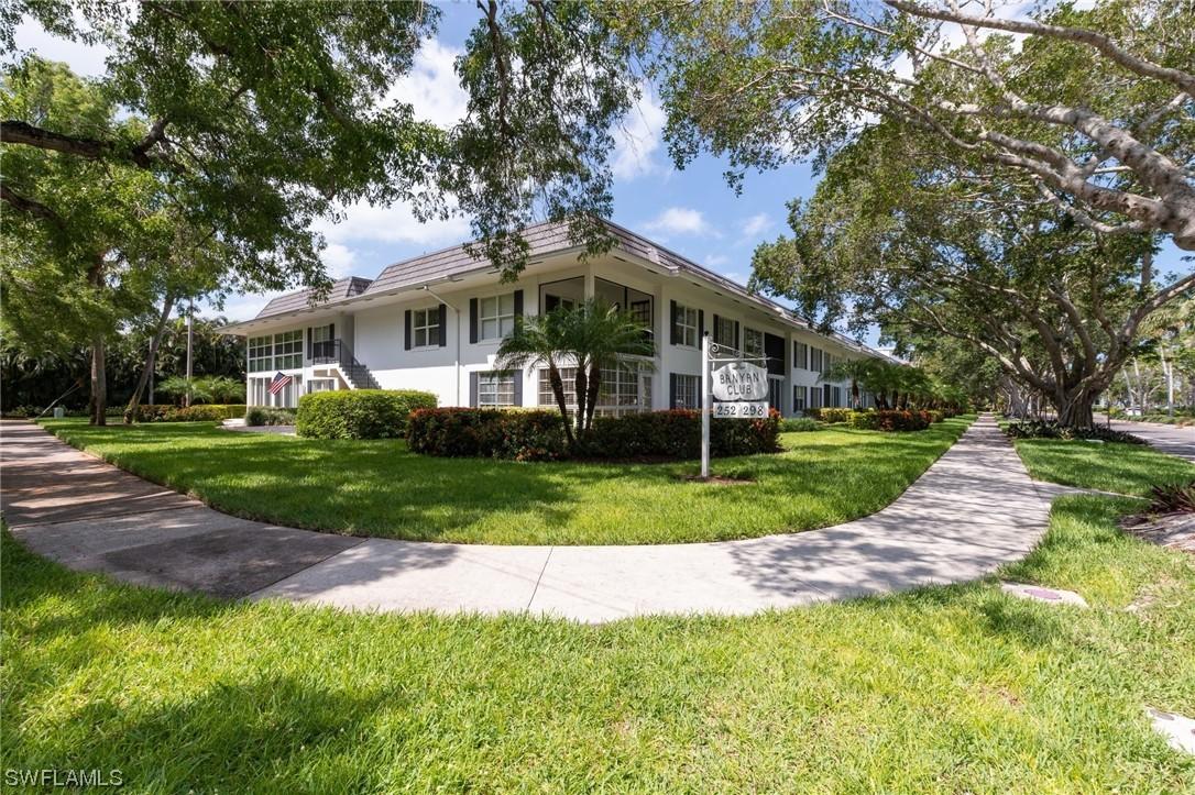 292 Banyan Blvd., Naples, FL 34102