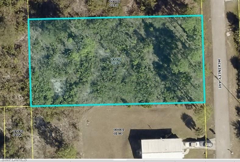 815 Mckinley Ave., Lehigh Acres, FL 33972