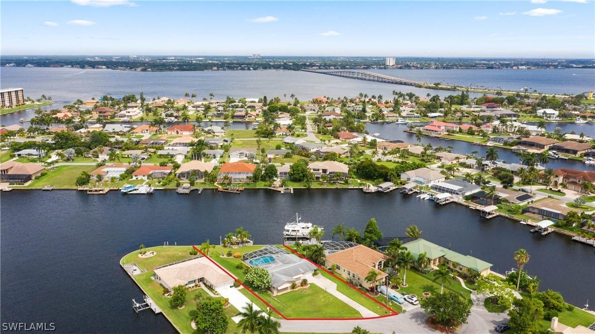 1741 SE 44th Ter., Cape Coral, FL 33904