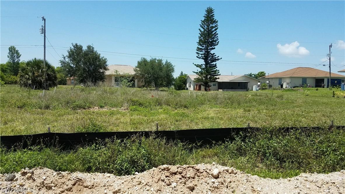 305 NW 4th Ter., Cape Coral, FL 33993