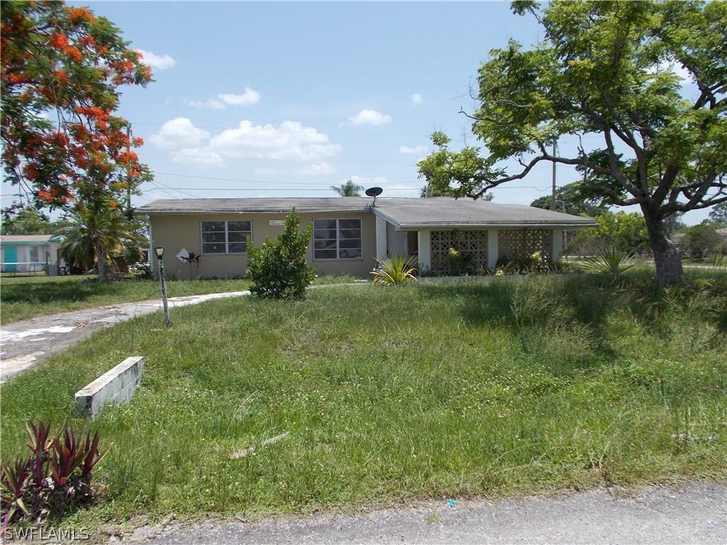 306 Oregon Rd., Lehigh Acres, FL 33936