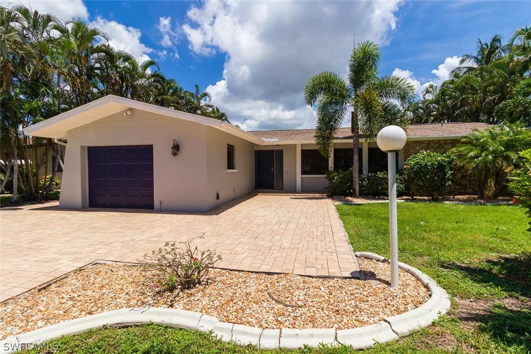 1125 Lorraine Ct., Cape Coral, FL 33904