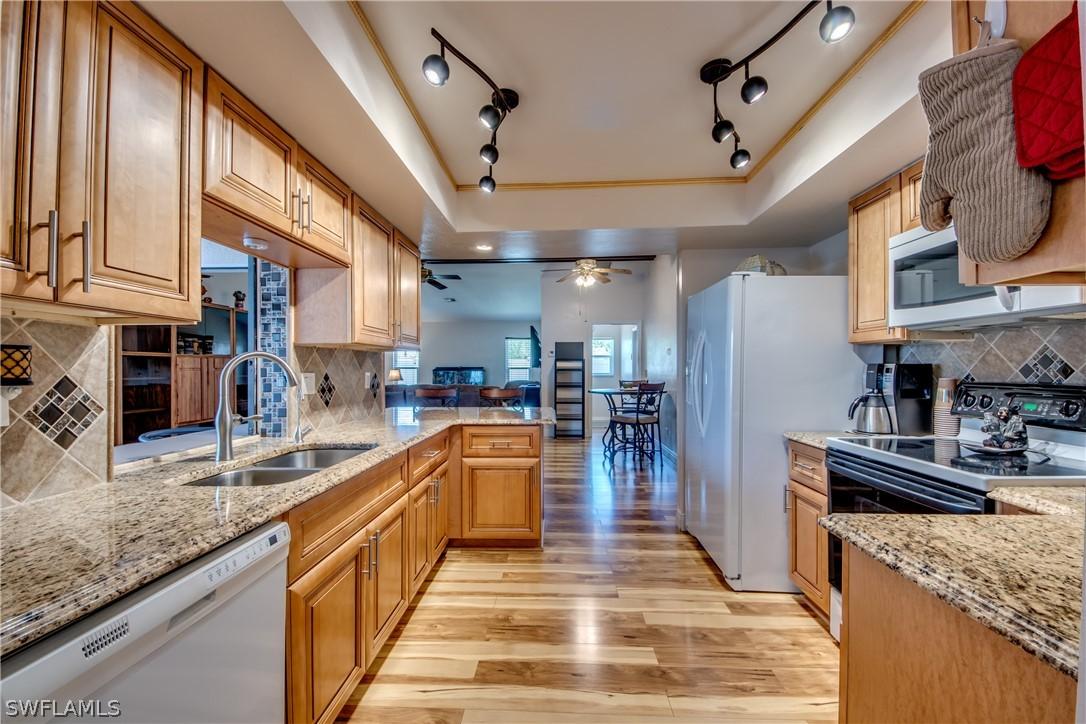 1015 SE 17th Ave., Cape Coral, FL 33990