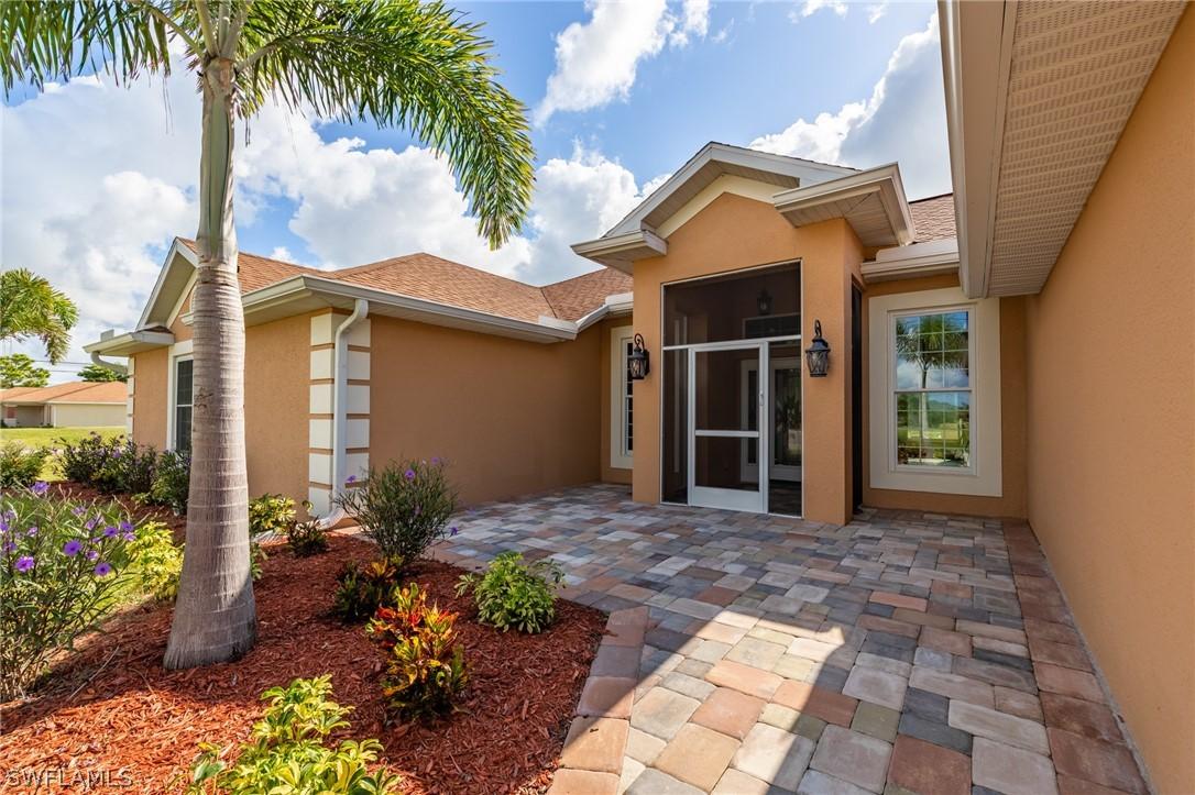 527 NW 7th Pl., Cape Coral, FL 33993