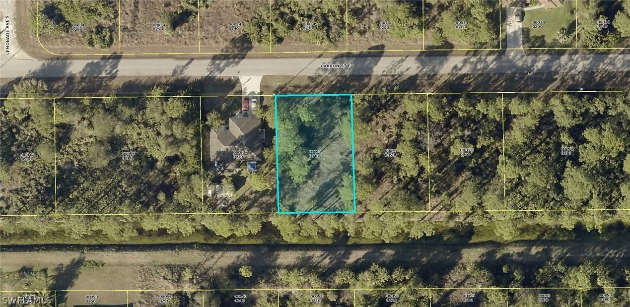 732 Carbon St., Lehigh Acres, FL 33974