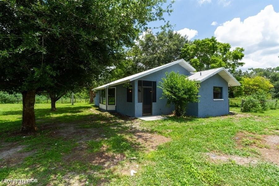 22090 Luckey Lee Ln., Alva, FL 33920