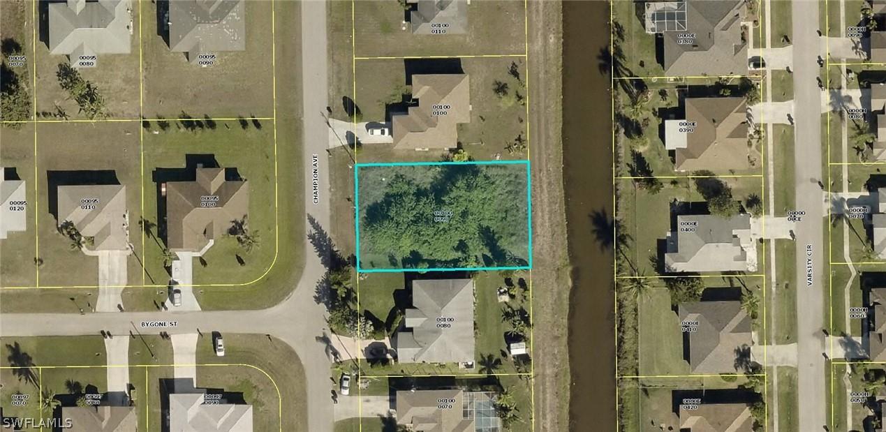 908 Champion Ave., Lehigh Acres, FL 33971